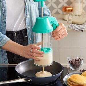 Pampered Chef Batter Mixer & Dispenser NEW